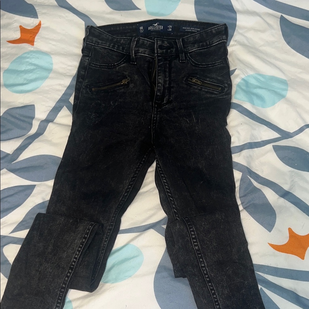 Hollister Women’s Dark Wash Skinny Jean Leggings